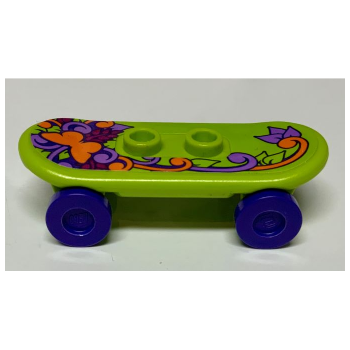 Onderdeel 42511c04pb15 - Minifiguur, skateboarddeck met oranje vlinder, patroon van middelgrote lavendelstengels en bladeren (sticker) met donkerpaarse wielen (42511pb15 / 2496) - Set 41099